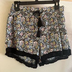 No boundaries loose shorts